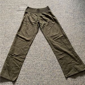 Olive green O’Neill stretchy low rise pants 100% cotton